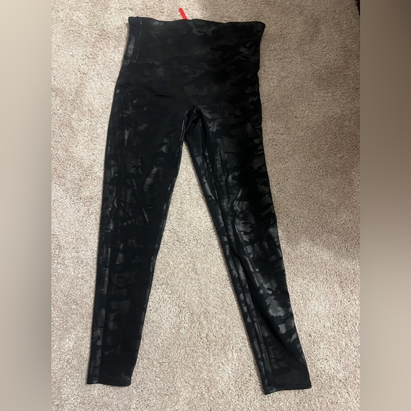 SPANX Black Faux Leather Camo Leggings Petite Length - Picture 2 of 6